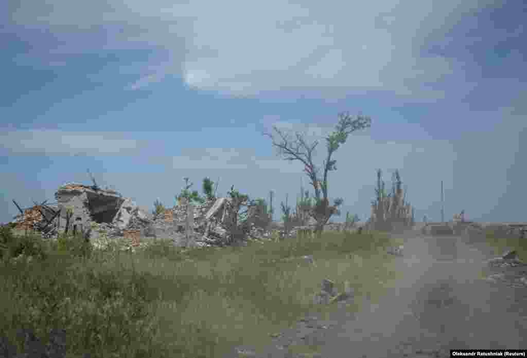 Зруйноване село Нескучне розташоване приблизно за 90 кілометрів на південний захід від нині окупованого Донецька