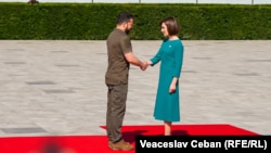 Președintele ucrainean, Volodimir Zelenski, întâmpinat de Maia Sandu la Bulboaca, unde se desfășoară summit-ul european