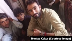 برخی از افغانهای پناهجو که در پاکستان توسط پولیس بازداشت شده اند