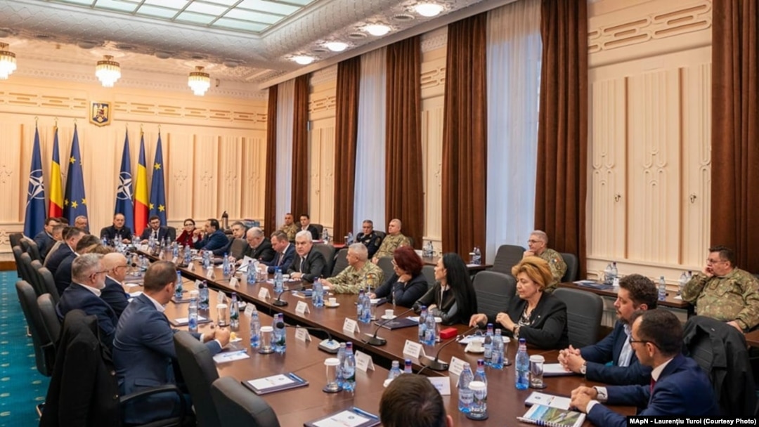 Întâlnire a ministrului român al Apărării, Angel Tîlvăr, cu parlamentarii din comisiile de specialitate ale Parlamentului