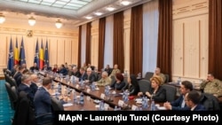 Întâlnire a ministrului român al Apărării, Angel Tîlvăr, cu parlamentarii din comisiile de specialitate ale Parlamentului
