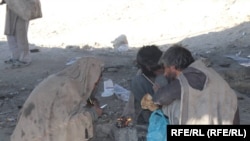 شماری از افراد معتاد به مواد مخدر در ولایت فراه - عکس از آرشیف