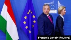 Orbán Viktor miniszterelnök Ursula von der Leyennel, az Európai Bizottság elnökével az Európai Bizottság brüsszeli székházában 2020. február 3-án
