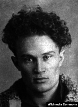 Павел Васильев. Фото из следственного дела. 1932 год