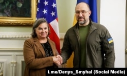 Премьер-министр Украины Денис Шмигаль и заместитель госсекретаря США Виктория Нуланд, 2 декабря 2022 года