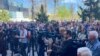 'Nemoćni smo i poraženi': Studenti i profesori ispred blokiranog fakulteta u Novom Sadu
