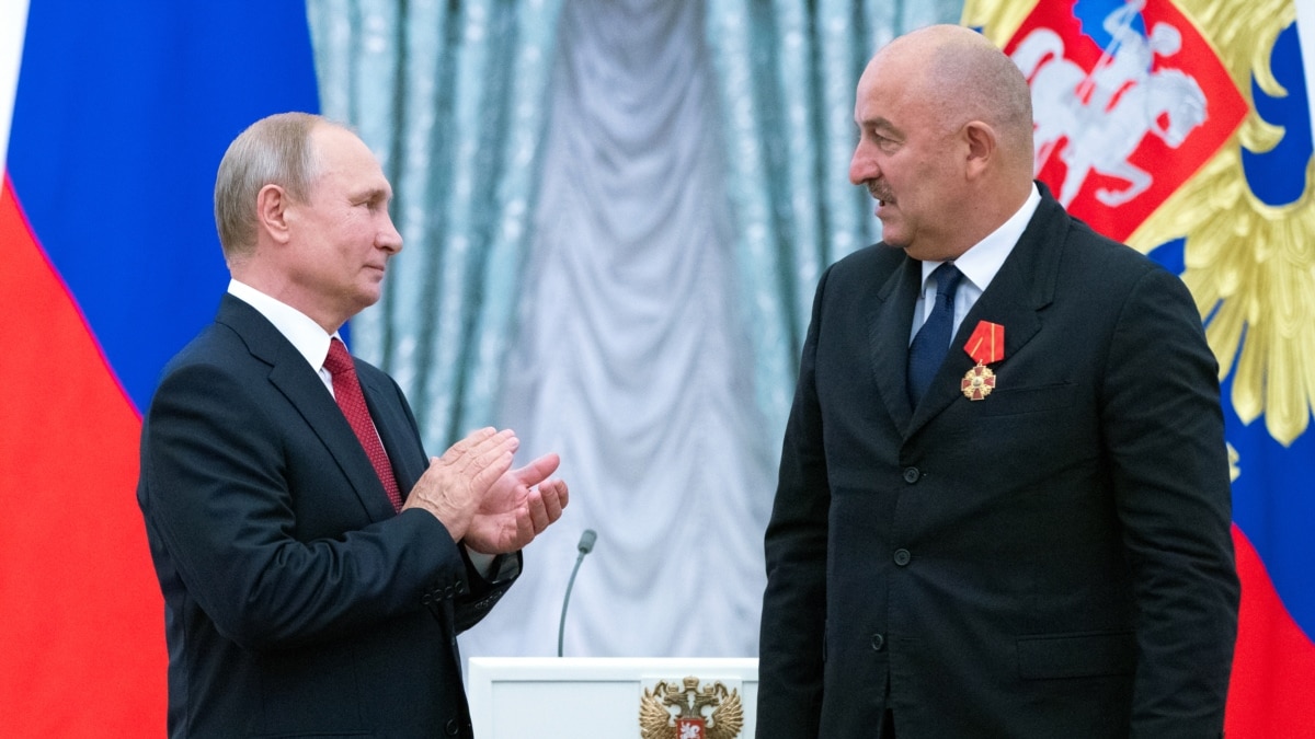 Російського тренера Черчесова оштрафували за жарт про казахську мову