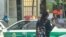 تصویر منتشر شده در شبکه های اجتماعی از یک زن بدون حجاب اجباری