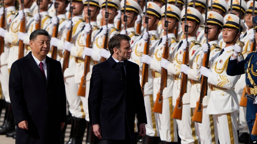 Presidenti francez Emmanuel Macron, pritet nga presidenti kinez, Xi Jinping, në Pekin. 6 prill 2023. 