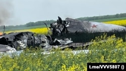 На місці аварії російського бомбардувальника ТУ-22М3. Росія, Ставропольський край, 19 квітня 2024 року