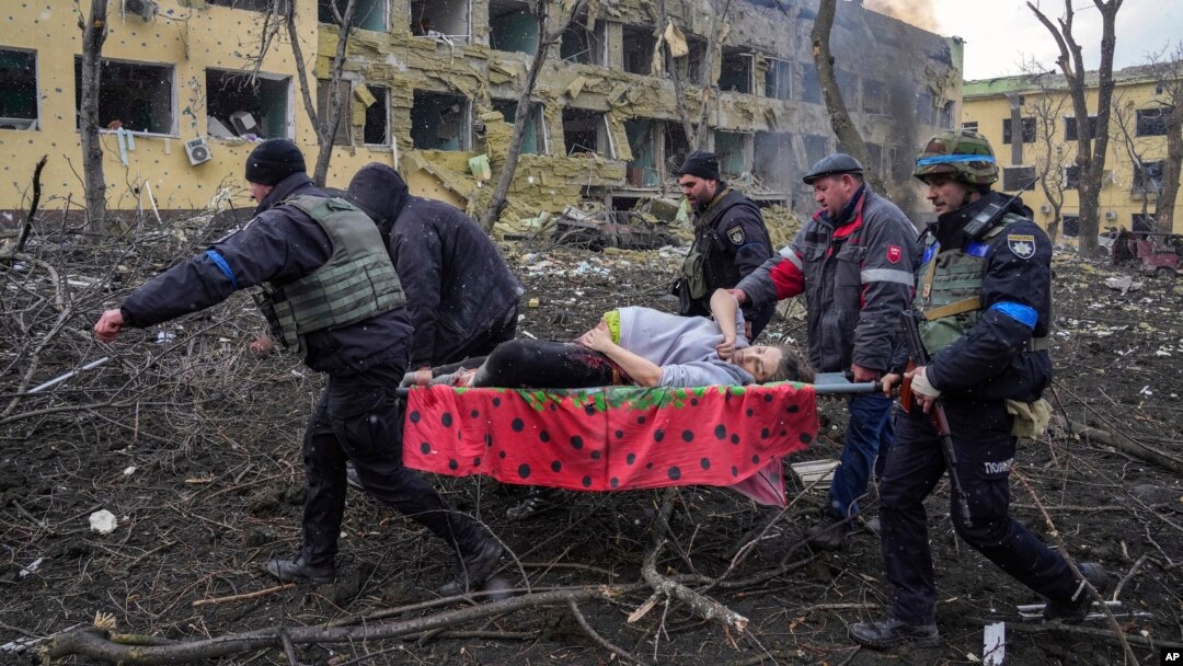 Evgeniy Maloletka's photograph of a fatally wounded pregnant woman on a stretcher drove home the horror of Russia’s brutal assault on Mariupol.