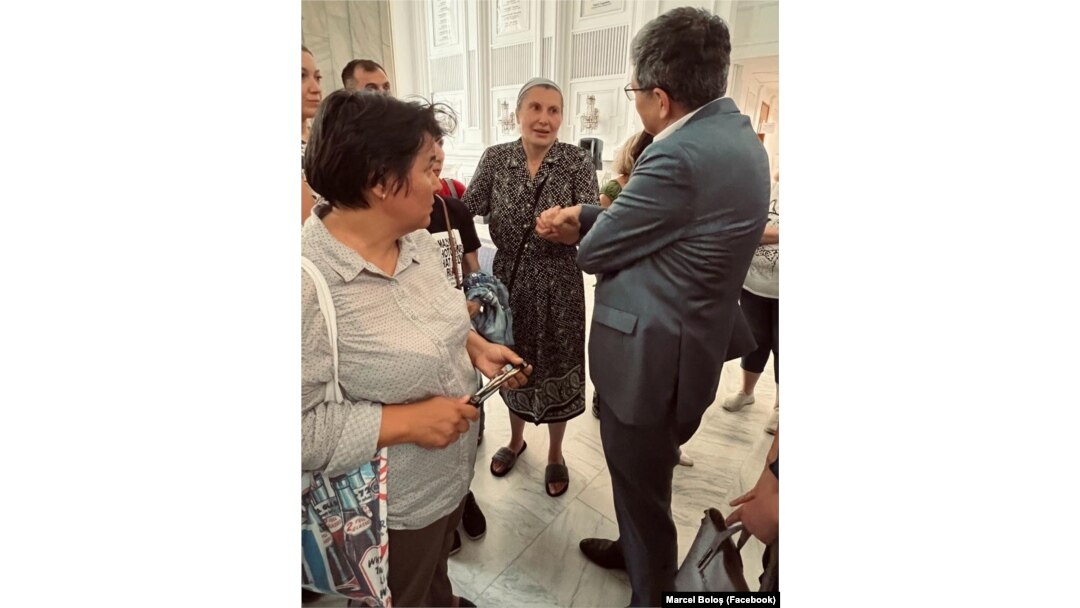 Ministrul Marcel Boloș și-a băut cafeaua, vineri dimineață, cu angajații de la Trezoreria București.