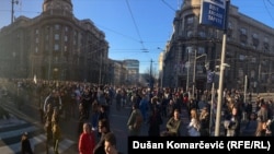 Studenti blokirali prometne raskrsnice u Beogradu, traže uvid u birački spisak