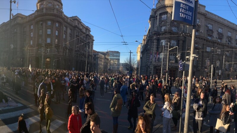 Studenti blokiraju prometne raskrsnice u Beogradu, traže uvid u birački spisak