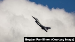 Un avion F-16 din dotarea Armatei Române (imagine de arhivă)