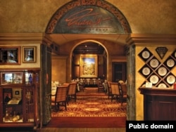 Картина "Взятие Рузвельтом Сен-Жуанских высот" в интерьере ресторана отеля Mission Inn. Риверсайд, Калифорния