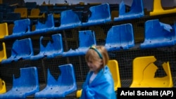 Євро-2024: пошкоджена військами РФ трибуна харківського стадіону та плакати на підтримку полонених «азовців» (фото)