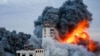 دود و آتش ناشی از حمله هوایی اسرائیل به غزه در عصر روز شنبه