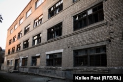 Fabrika koja je ranije proizvodila centrifugalne kompresore u mestu Derhači, severno od Harkiva, pogođena je vazdušnom bombom.