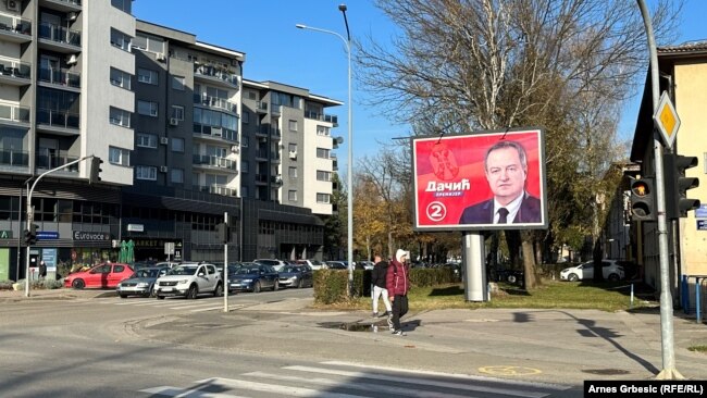 Predizborni bilbord sa likom Ivice Dačića u Doboju, BiH, 4. decembar 2023.