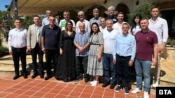  Участниците в срещата в лятната резиденция на Ахмед Доган 