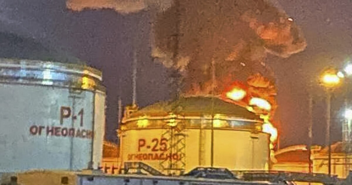 У Темрюку внаслідок атак БПЛА зайнялися нафтові резервуари