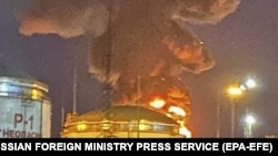Ілюстраційне фото. Пожежа на нафтобазі біля Кримського мосту в селищі Волна, Таманський півострів, Краснодарський край, Росія, 3 травня 2023 року