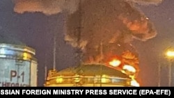 Ілюстраційне фото. Пожежа на нафтобазі біля Кримського мосту в селищі Волна, Таманський півострів, Краснодарський край, 2023 рік