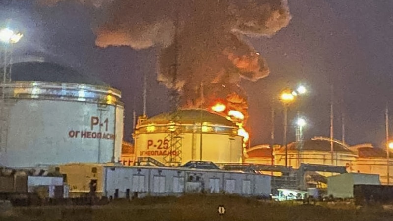 В Курской области после атаки беспилотников загорелась нефтебаза