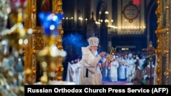 Besimtarët ortodoksë kremtojnë Pashkët 