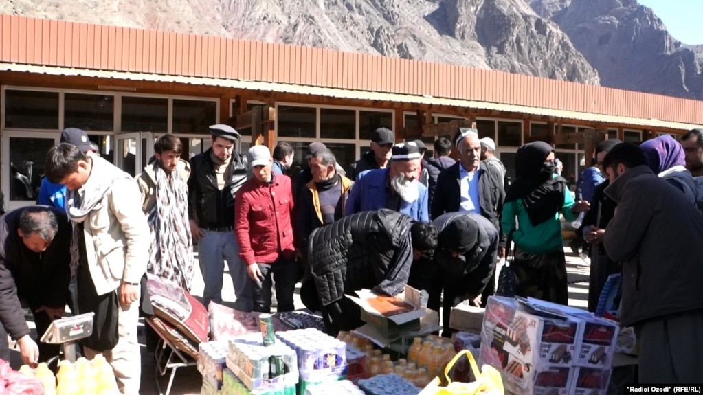 A market near the Tajik-Afghan border, where local merchants from both sides sell goods.