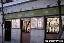 Мадридское кафе Пепе-бутылка в честь короля Жозефа.