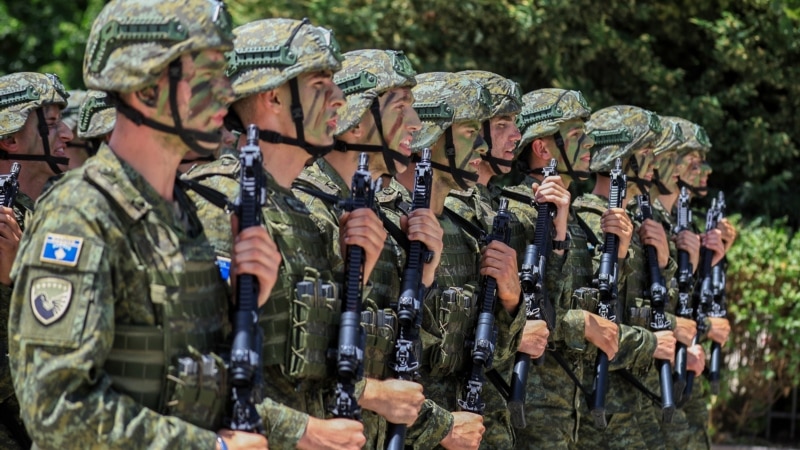 Vojna i policijska parada u Prištini na 25. godišnjicu oslobođenja