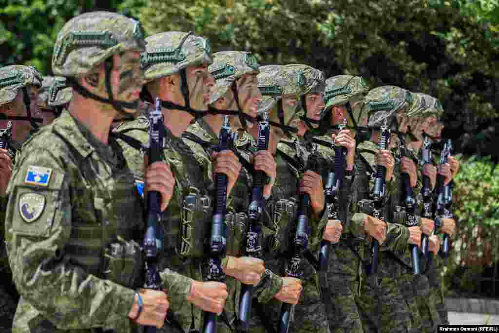 Kryeqyteti i Kosovës, Prishtina, u mbush me pjesëtarë të Forcës së Sigurisë dhe pjesëtarë të Policisë së Kosovës. Njësite të ndryshme të këtyre dy organizatave të sigurisë parakaluan për nder të 25-vjetorit të Ditës së Çlirimit të Kosovës, më&nbsp;12 qershor 2024.
