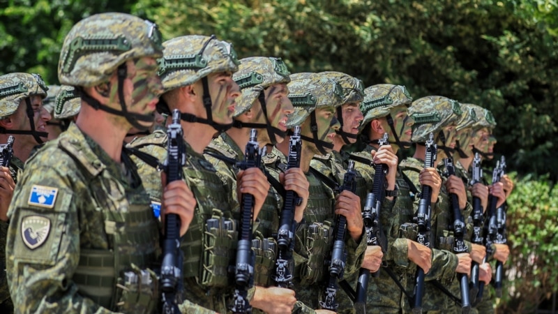 25-vjetori i Çlirimit: Ushtarët dhe policët parakalojnë në Prishtinë