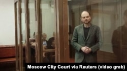 Russian opposition figure Vladimir Kara-Murza stands inside an enclosure for defendants during a court hearing in Moscow on April 17.