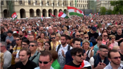 „Primul cui în sicriu”: Maghiarii nemulțumiți protestează împotriva guvernării