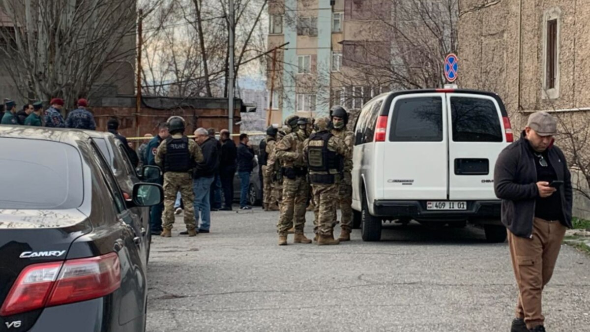Yerevan Police Station Attacked By Three Men - Vimarsana News