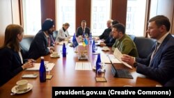 Пресслужба Світового банку також прокоментувала зустріч, зазначивши, що його підтримка допомагає українській державі продовжувати надавати основні послуги