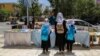 در آستانه سال تعلیمی جدید خانواده های فقیر در افغانستان نگران فراهم کردن وسایل مکتب به فرزندان خود اند 