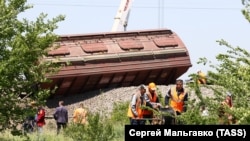 На месте схода вагонов с рельсов на перегоне Симферополь-Севастополь, Крым