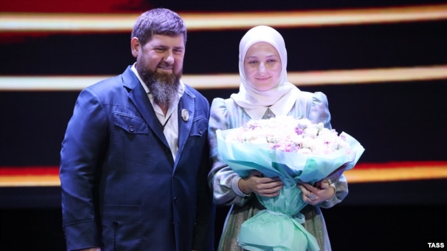 Чеченският лидер с дъщеря си Хадижат