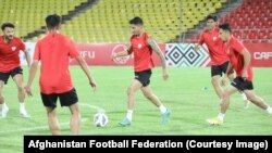 تصویر آرشیف: اعضای تیم ملی فوتبال افغانستان 