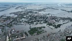 Будинки під водою в затопленому районі Херсона, 10 червня 2023 року