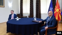 Христијан Мицкоски и Димитар Ковачевски на лидерска средба во Скопје, 7 јуни 2023. 