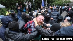 Noi confruntări au loc la Tbilisi. Poliția a reținut 20 de protestatari