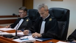 Judecătorii Stelian Teleucă (stânga) și Igor Manascurtă, doi dintre cei 17 magistrați care au depus cereri de demisie de la Curtea de Apel Chișinău.