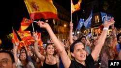 A Néppárt támogatóinak ünneplése Madridban 2023. július 24-én