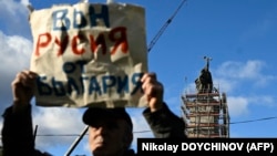 Протест за перенос одного из многочисленных советских памятников в Болгарии
