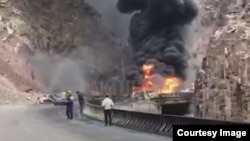 Пожар на перевале Тоо-Ашуу. Скриншот с видео очевидцев.